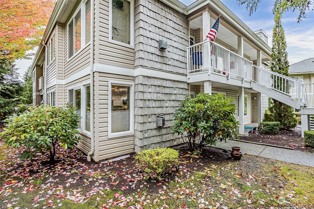 Photo of 11130 SE 208th Street St #J101, Kent, WA 98031 (MLS # 2169427)