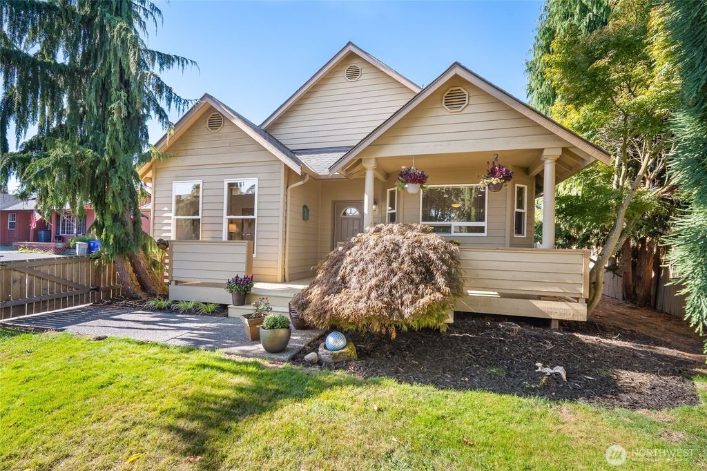 Photo of 8010 Beverly Blvd Blvd #B, Everett, WA 98203 (MLS # 2438420)