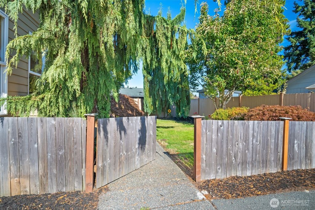 Photo of 8010 Beverly Blvd Blvd #B, Everett, WA 98203 (MLS # 2438420)