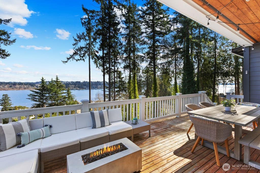 Photo of 8411 NE 110th Place, Kirkland, WA 98034 (MLS # 2484325)