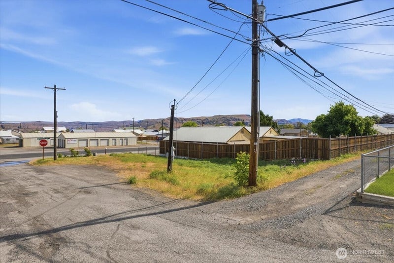 300 E Grand Coulee Avenue