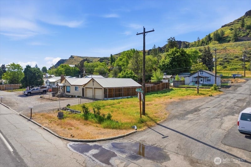 300 E Grand Coulee Avenue