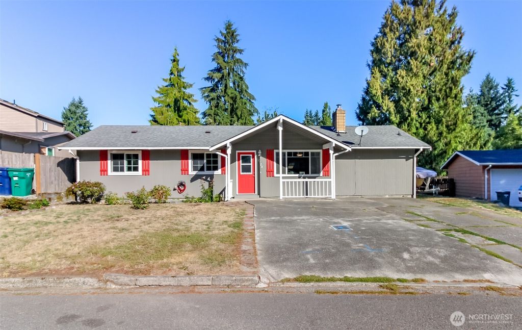 Photo of 2720 SW 332 Court, Federal Way, WA 98023 (MLS # 2433812)