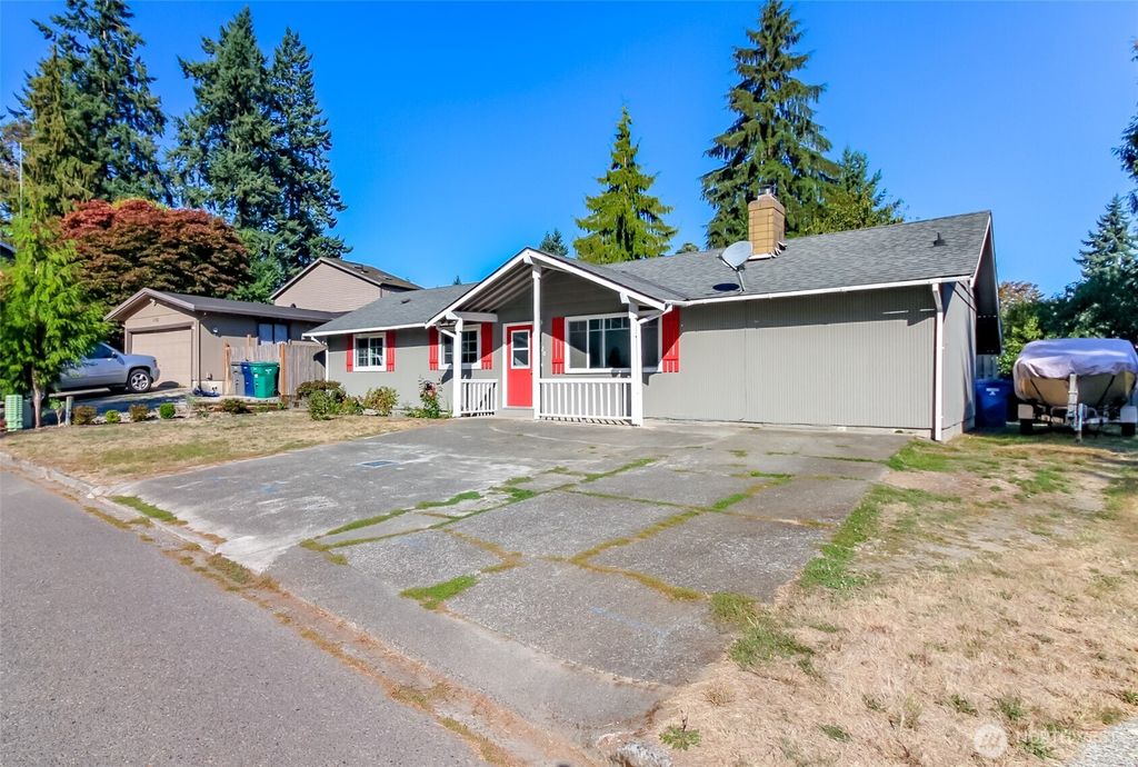 Photo of 2720 SW 332 Court, Federal Way, WA 98023 (MLS # 2433812)