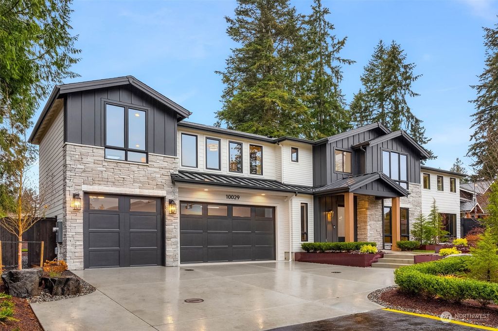 Photo of 10029 134th Avenue NE, Kirkland, WA 98033 (MLS # 2318453)