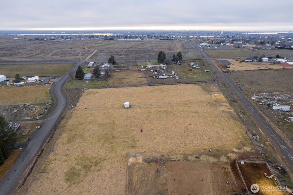 Photo of 10154 Dune Lake Loop SE, Moses Lake, WA 98837 (MLS # 2477800)