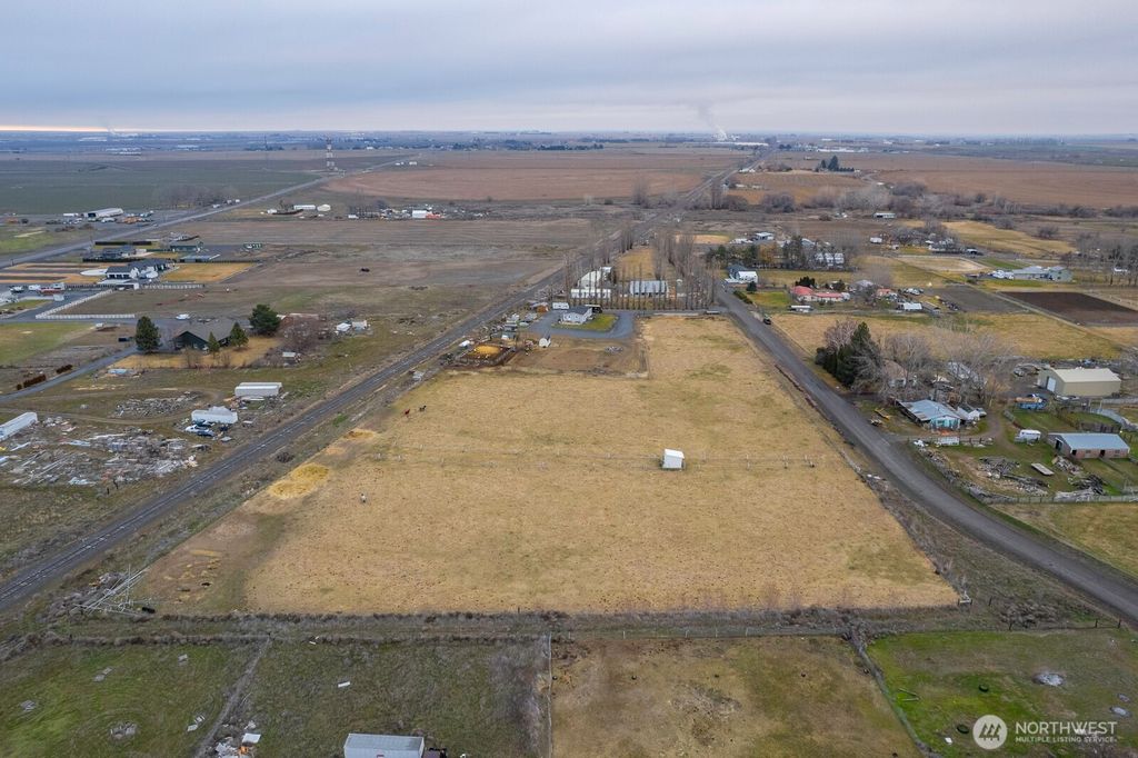 Photo of 10154 Dune Lake Loop SE, Moses Lake, WA 98837 (MLS # 2477800)