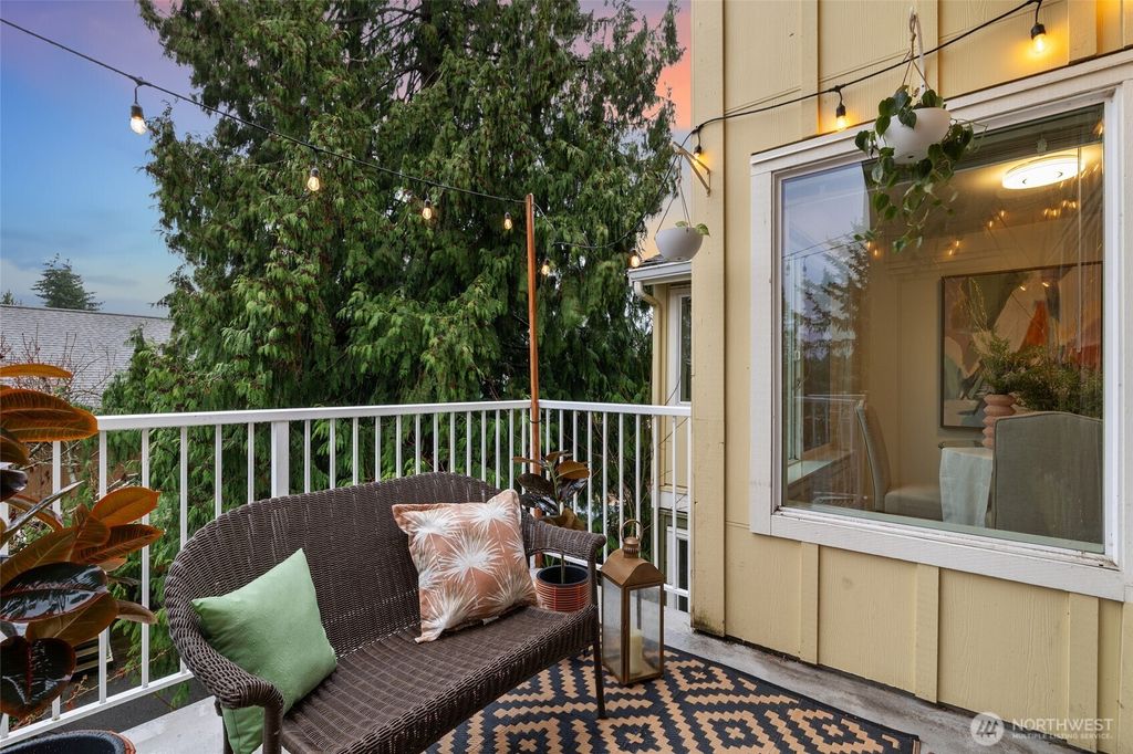 Photo of 300 N 130th Street #4301, Seattle, WA 98133 (MLS # 2465383)