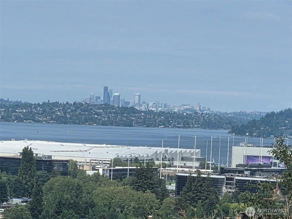 Photo of 2101 SE 2nd Place, Renton, WA 98056 (MLS # 2567944)