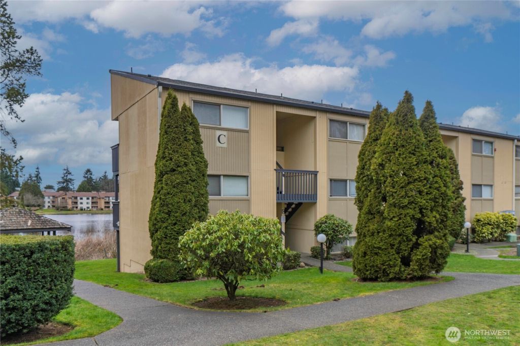Photo of 31003 14th Avenue S #C4, Federal Way, WA 98003 (MLS # 2345790)