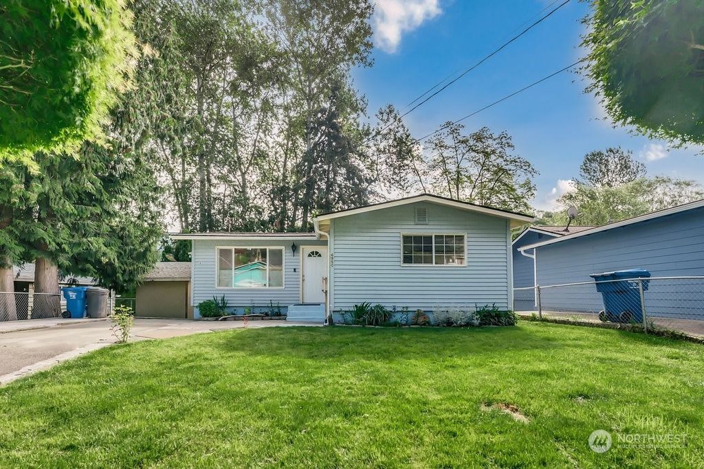 Photo of 6950 24th Avenue SW, Seattle, WA 98106 (MLS # 2072428)