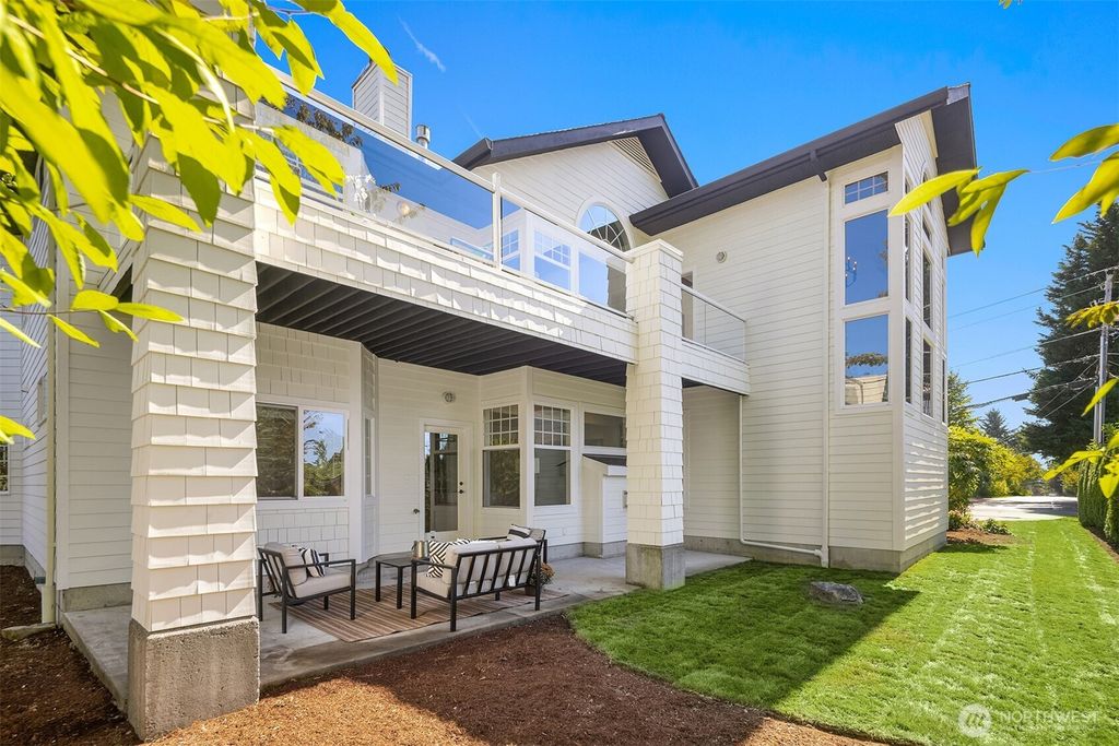 Photo of 8604 NE 124th Street, Kirkland, WA 98034 (MLS # 2458234)