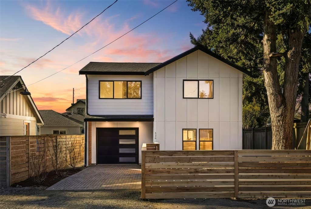 Photo of 526 N 100th Street, Seattle, WA 98133 (MLS # 2566701)