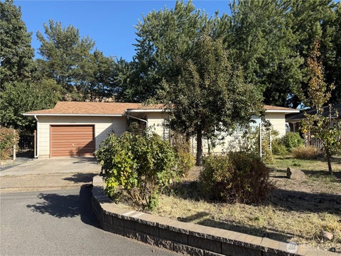 Photo of 1427 Wilkenson Street, Milton-Freewater, OR 97862 (MLS # 2497550)