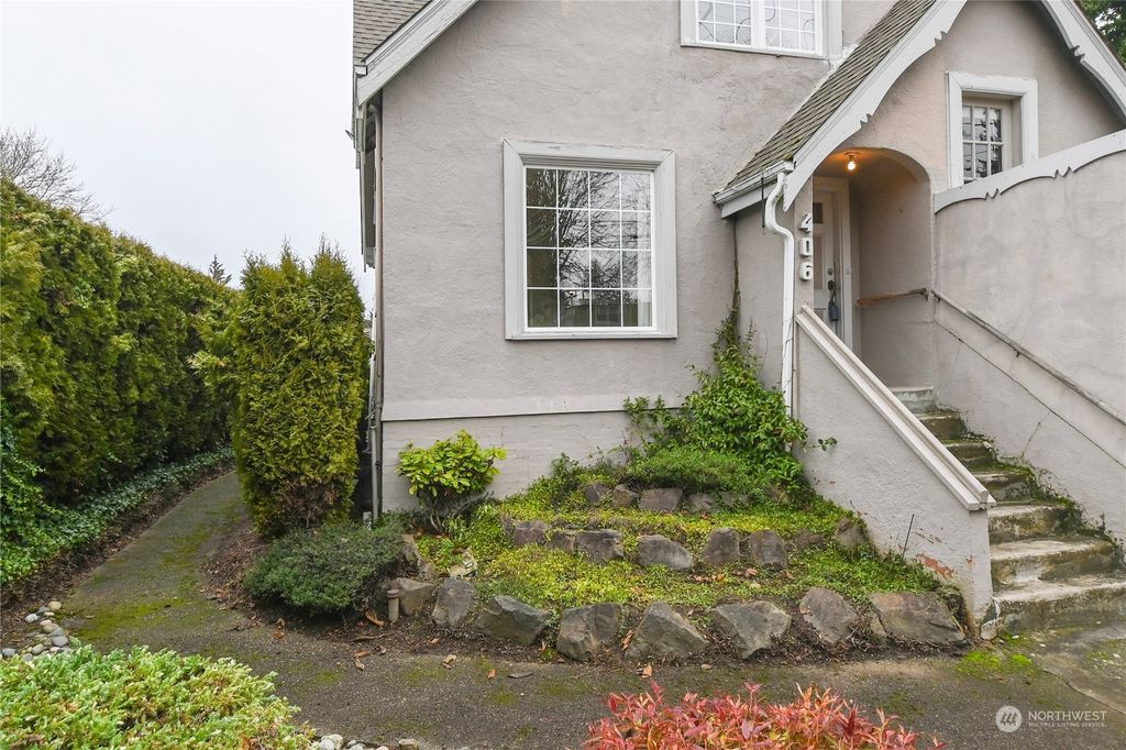 Photo of 406 N 127th Street, Seattle, WA 98133 (MLS # 2032684)