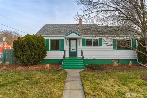 Photo of 1044 N Clinton St St, Walla Walla, WA 99362 (MLS # 2475762)