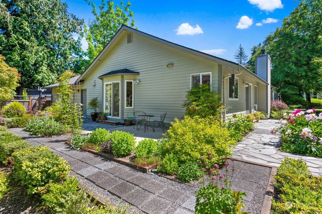 Photo of 7801 NE 124th Street, Kirkland, WA 98034 (MLS # 2077461)