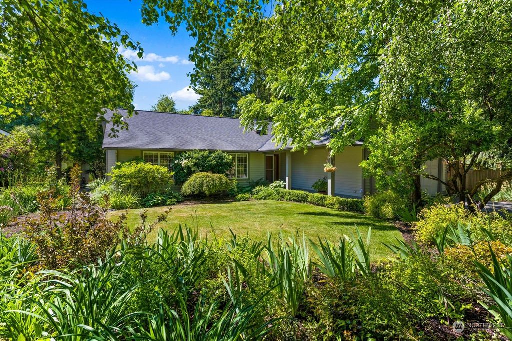 Photo of 7801 NE 124th Street, Kirkland, WA 98034 (MLS # 2077461)
