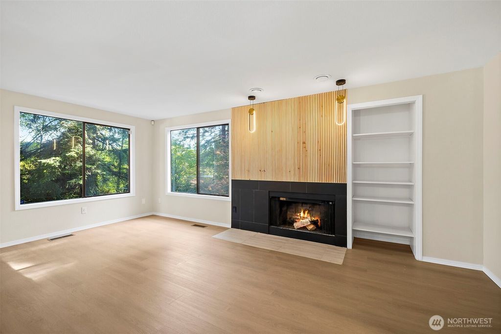 Photo of 21911 4th Avenue SE, Bothell, WA 98021 (MLS # 2424477)