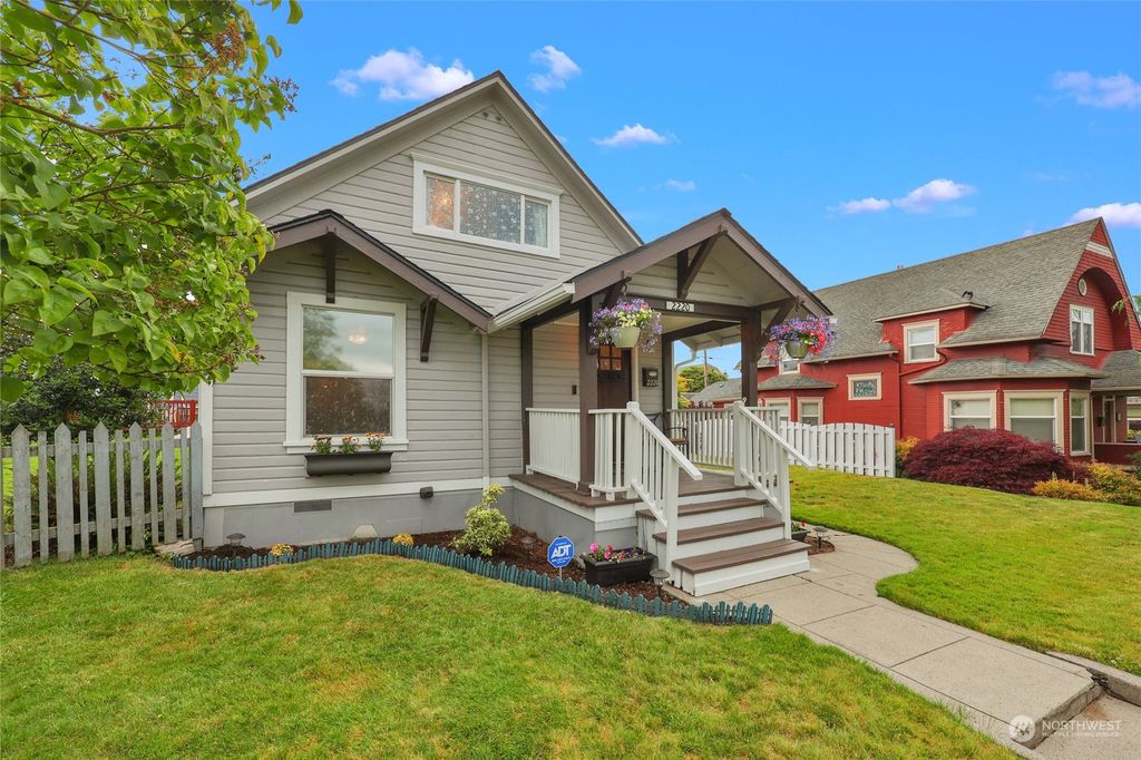 Photo of 2220 Oakes Avenue, Everett, WA 98201 (MLS # 2296210)