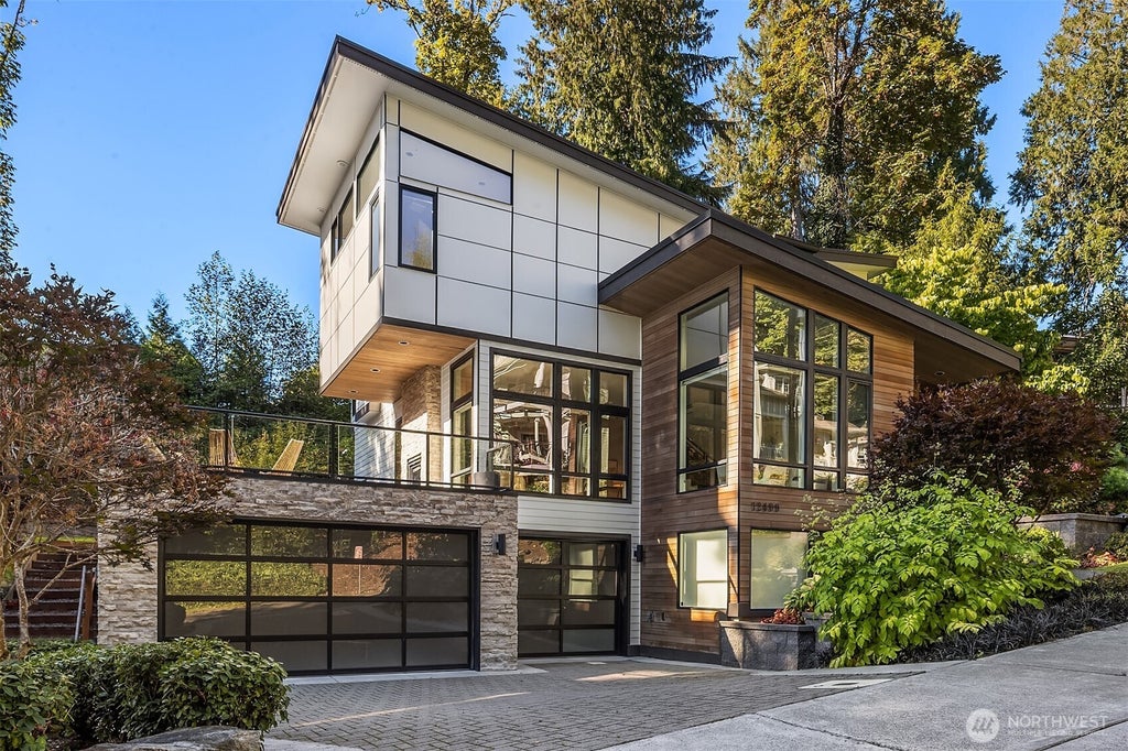 Photo of 12409 68th Avenue NE, Kirkland, WA 98034 (MLS # 2584053)