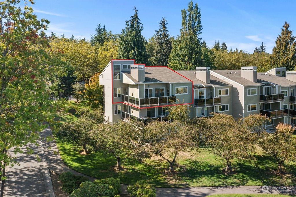 Photo of 7066 155th Place NE, Redmond, WA 98052 (MLS # 2295274)