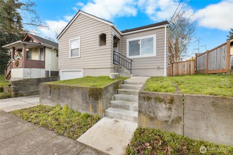Photo of 1229 Broadway Ave Ave, Bremerton, WA 98337 (MLS # 2465717)