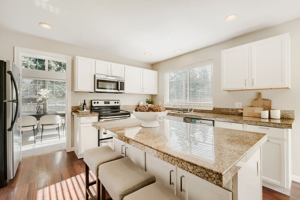 Photo of 1033 S 128th Street, Burien, WA 98168 (MLS # 2595770)