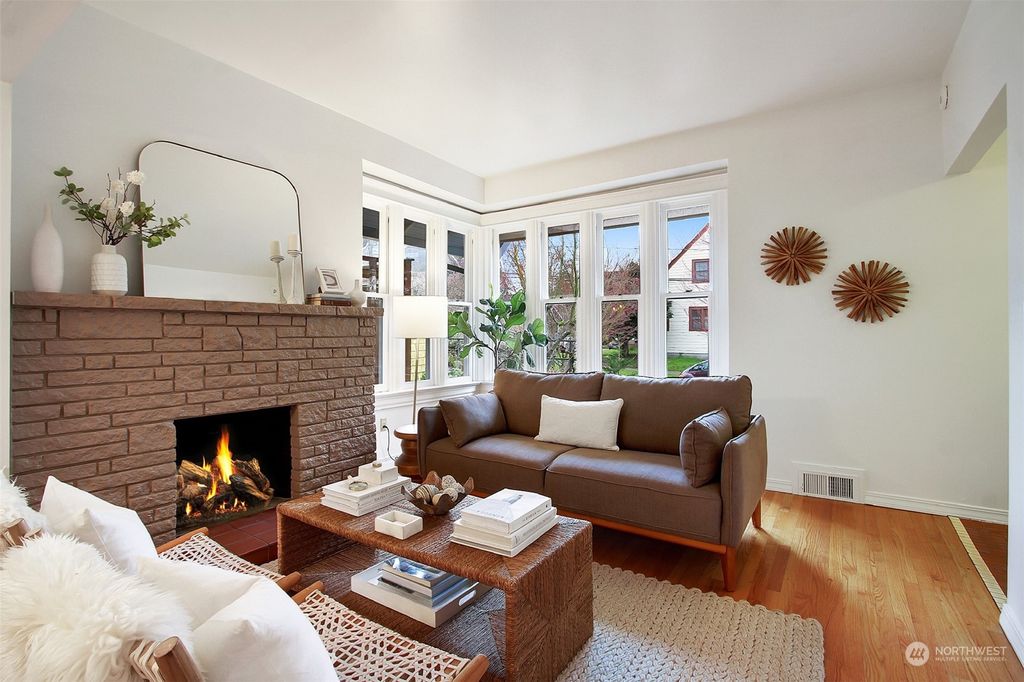 Photo of 4806 Woodlawn Avenue N, Seattle, WA 98103 (MLS # 2320706)