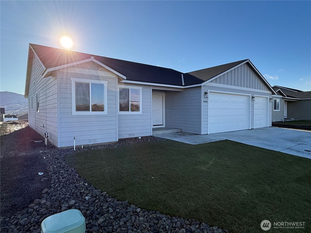 Photo of 2408 2nd Street SE, East Wenatchee, WA 98802 (MLS # 2461582)