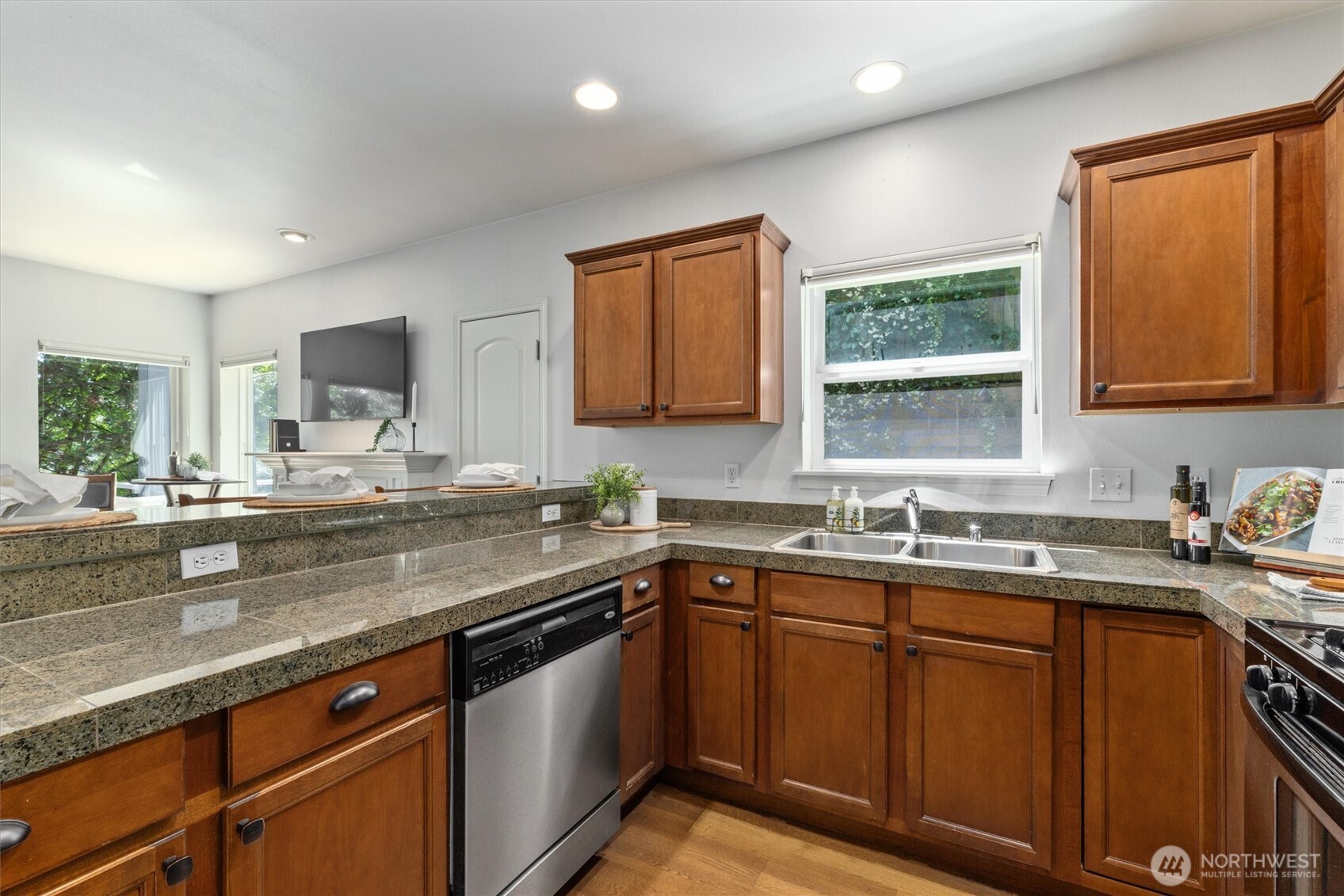 Seattle, Washington 98126, United States, 2 Bedrooms Bedrooms, ,2 BathroomsBathrooms,Residential,Active,168679