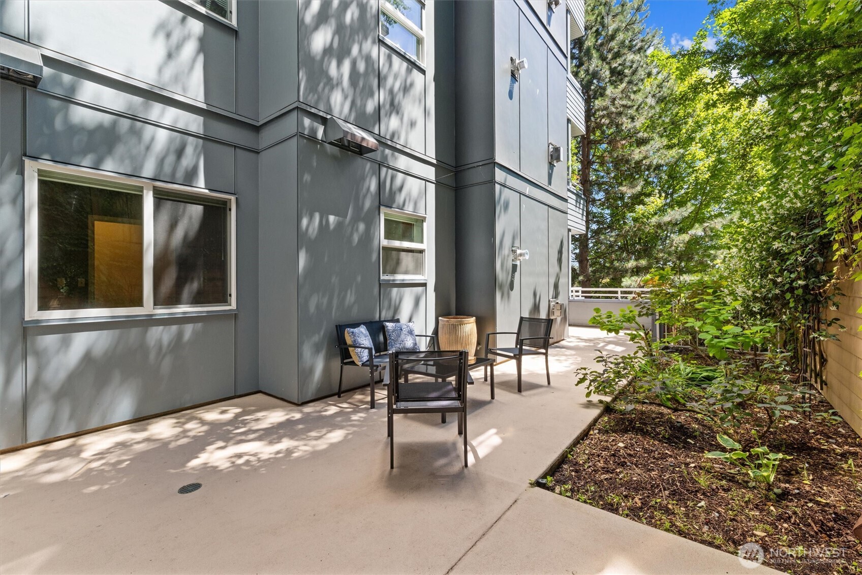 Seattle, Washington 98126, United States, 2 Bedrooms Bedrooms, ,2 BathroomsBathrooms,Residential,Active,168679