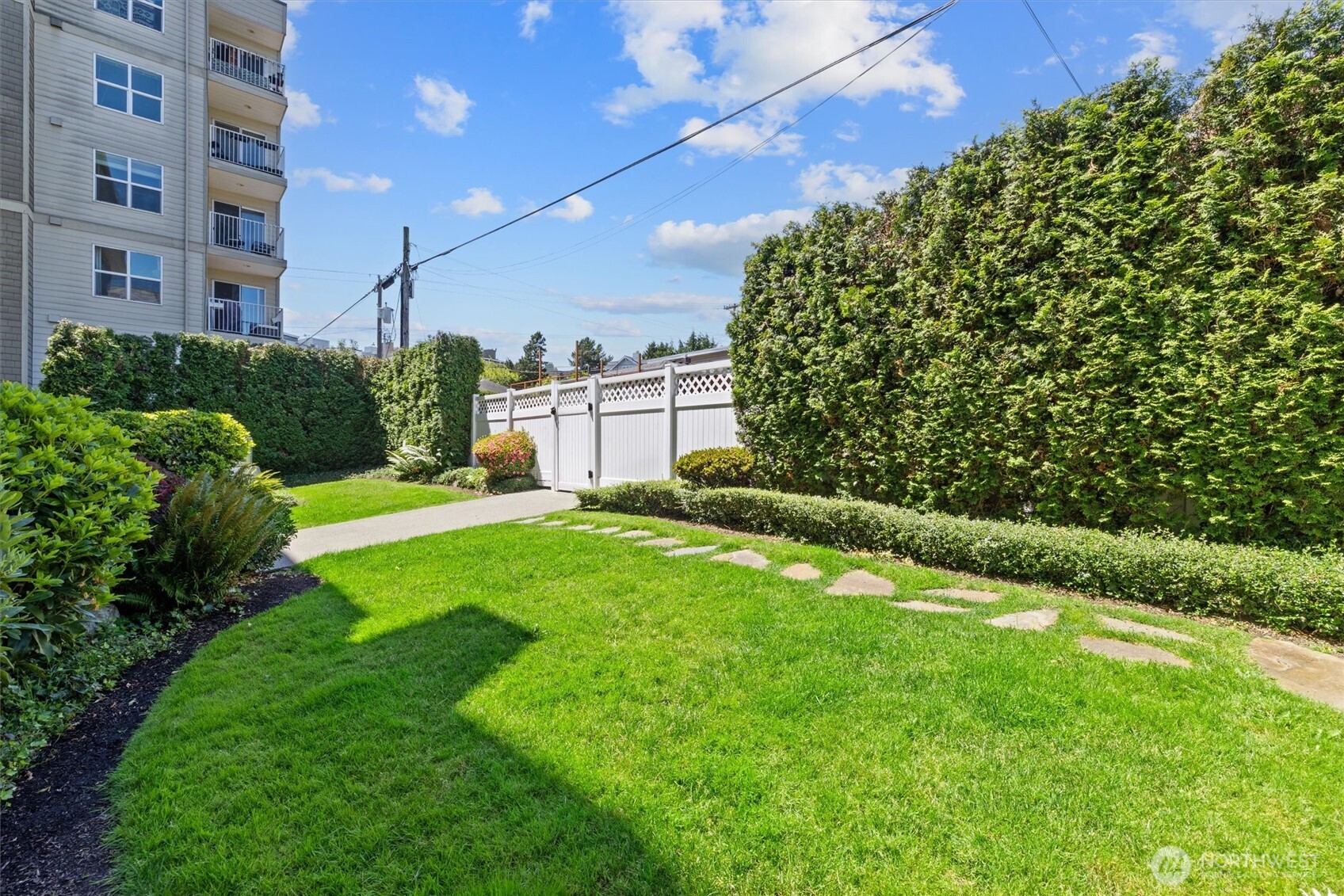 Seattle, Washington 98126, United States, 2 Bedrooms Bedrooms, ,2 BathroomsBathrooms,Residential,Active,168679