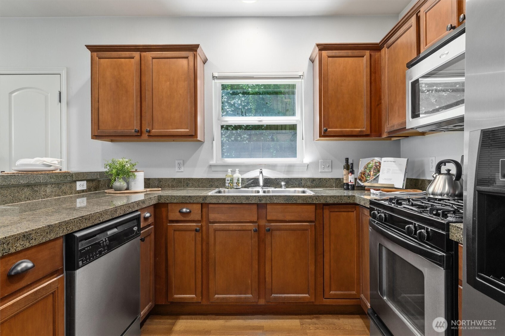 Seattle, Washington 98126, United States, 2 Bedrooms Bedrooms, ,2 BathroomsBathrooms,Residential,Active,168679