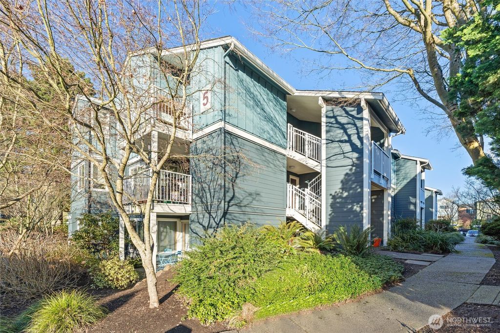 Photo of 300 N 130th Street #5302, Seattle, WA 98133 (MLS # 2480317)