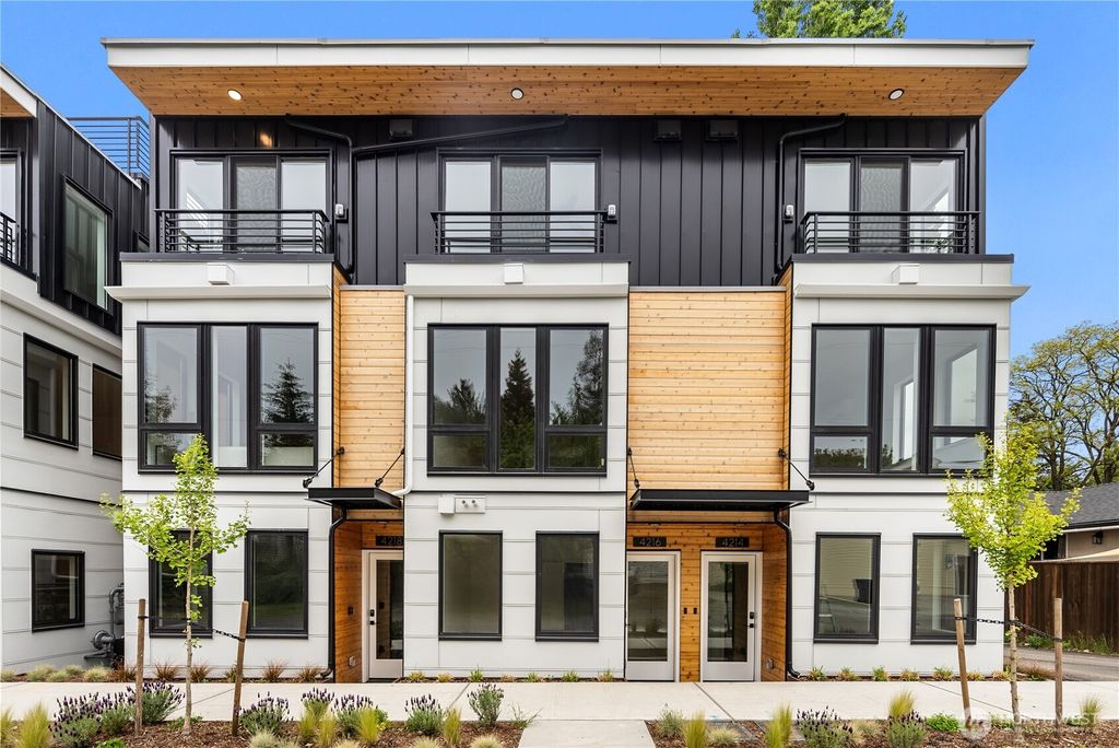 Photo of 4222 SW 100th Street, Seattle, WA 98146 (MLS # 2333010)