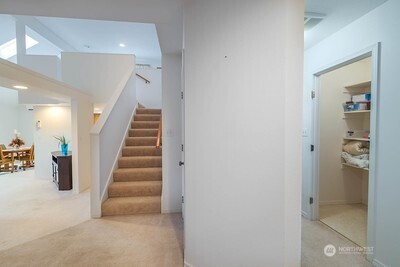 605 E Chance A La Mer NE