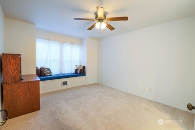 605 E Chance A La Mer NE