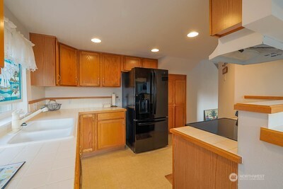 605 E Chance A La Mer NE