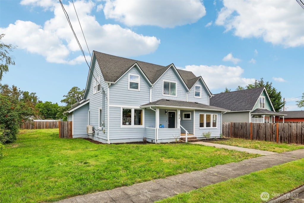 Photo of 319 Short Columbia Street, Monroe, WA 98272 (MLS # 2537760)