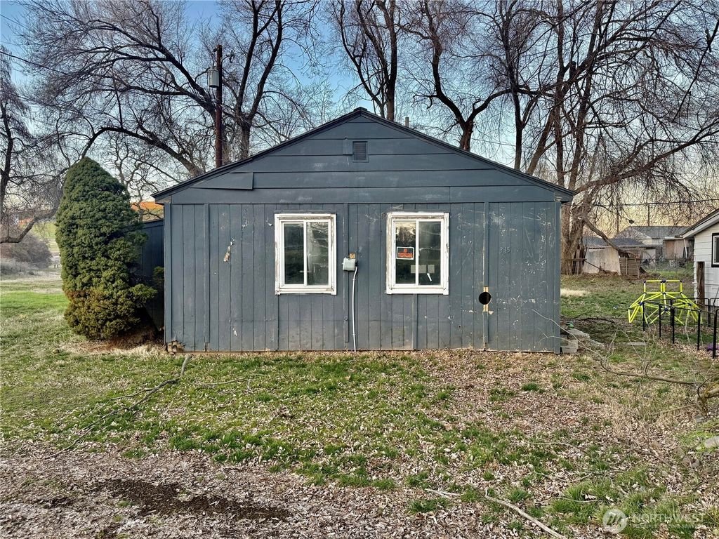 Photo of 315 Preston Avenue, Waitsburg, WA 99361 (MLS # 2475476)