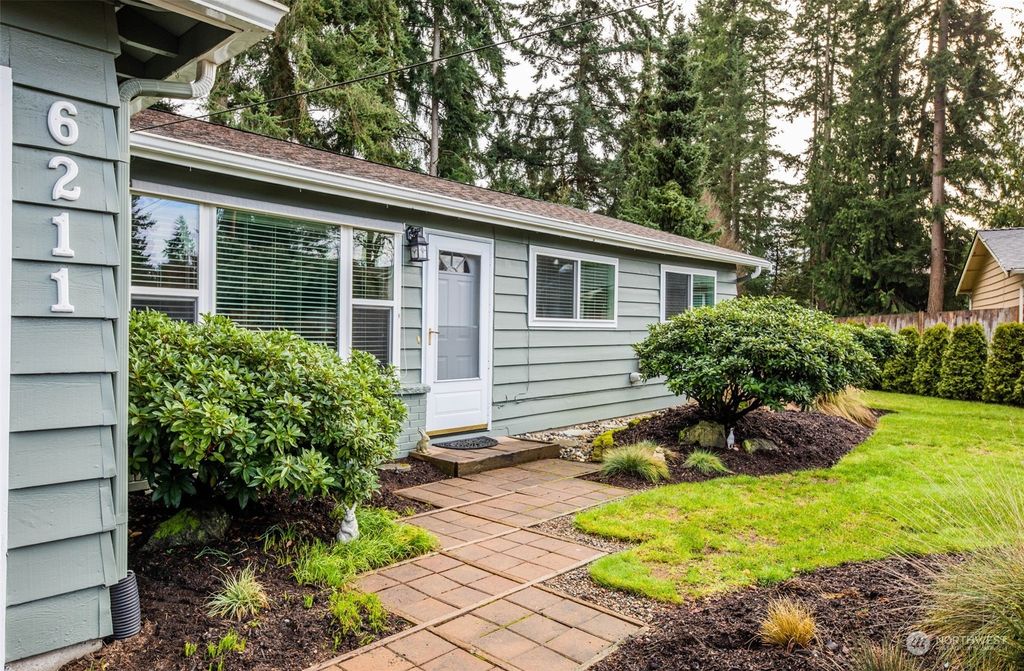 Photo of 6211 185th Place SW, Lynnwood, WA 98037 (MLS # 2194433)