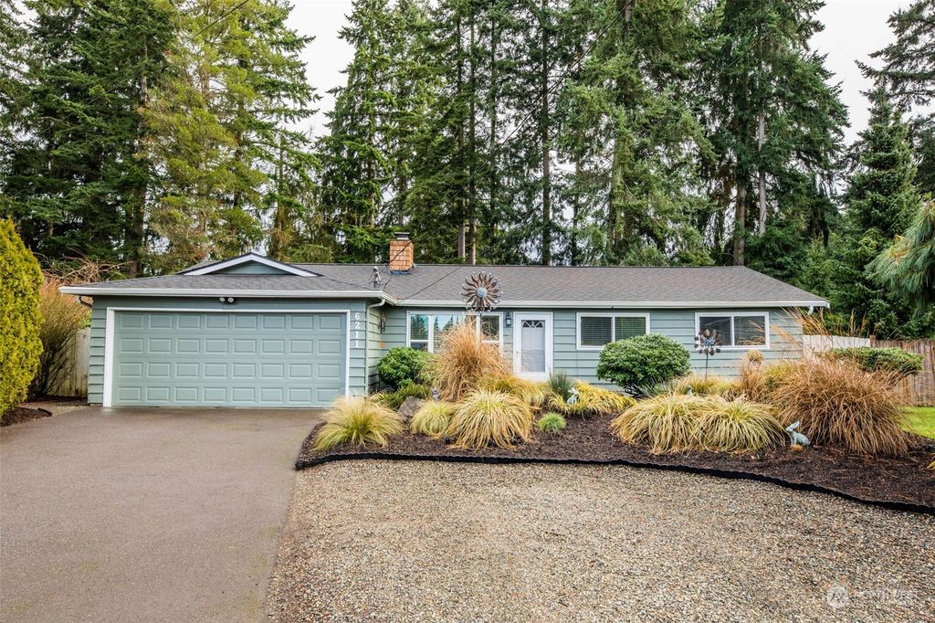 Photo of 6211 185th Place SW, Lynnwood, WA 98037 (MLS # 2194433)