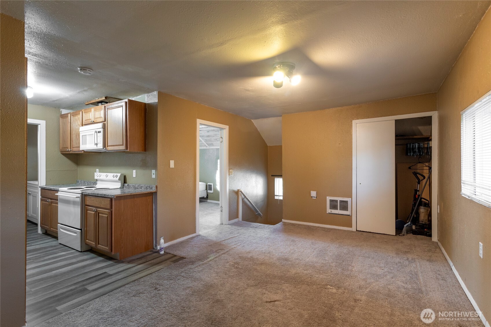 565 McNaught Road S 1 & 2