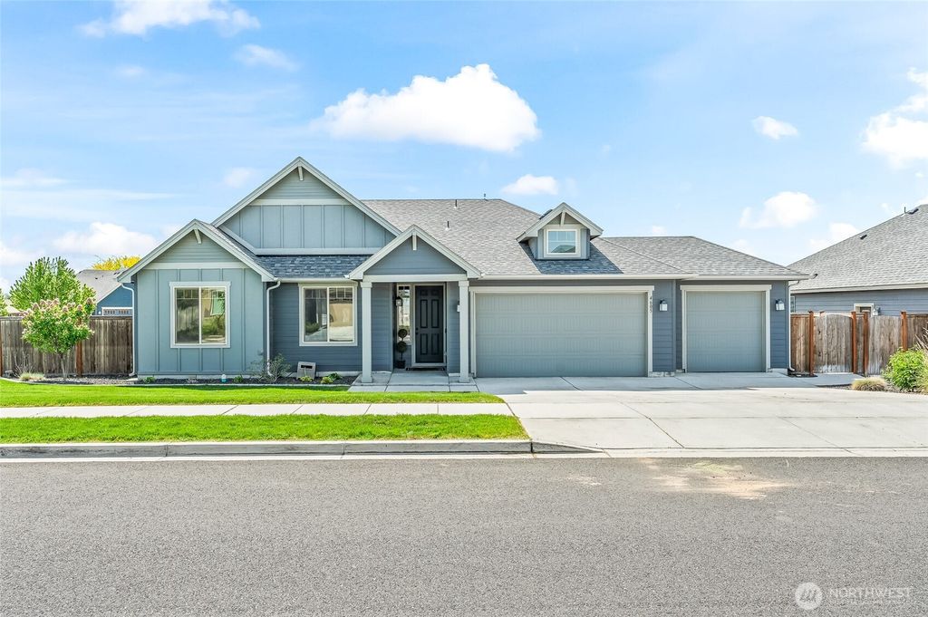 Photo of 4605 E Thrush St ST, Moses Lake, WA 98837 (MLS # 2519734)