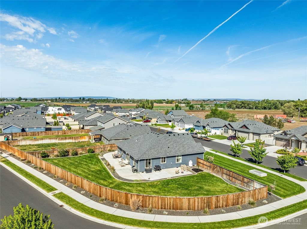 Photo of 4605 E Thrush St ST, Moses Lake, WA 98837 (MLS # 2519734)