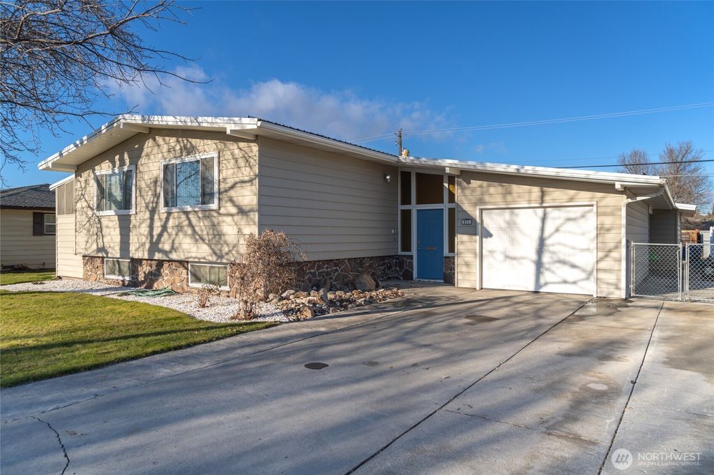 Photo of 511 I Street SW, Quincy, WA 98848 (MLS # 2466537)