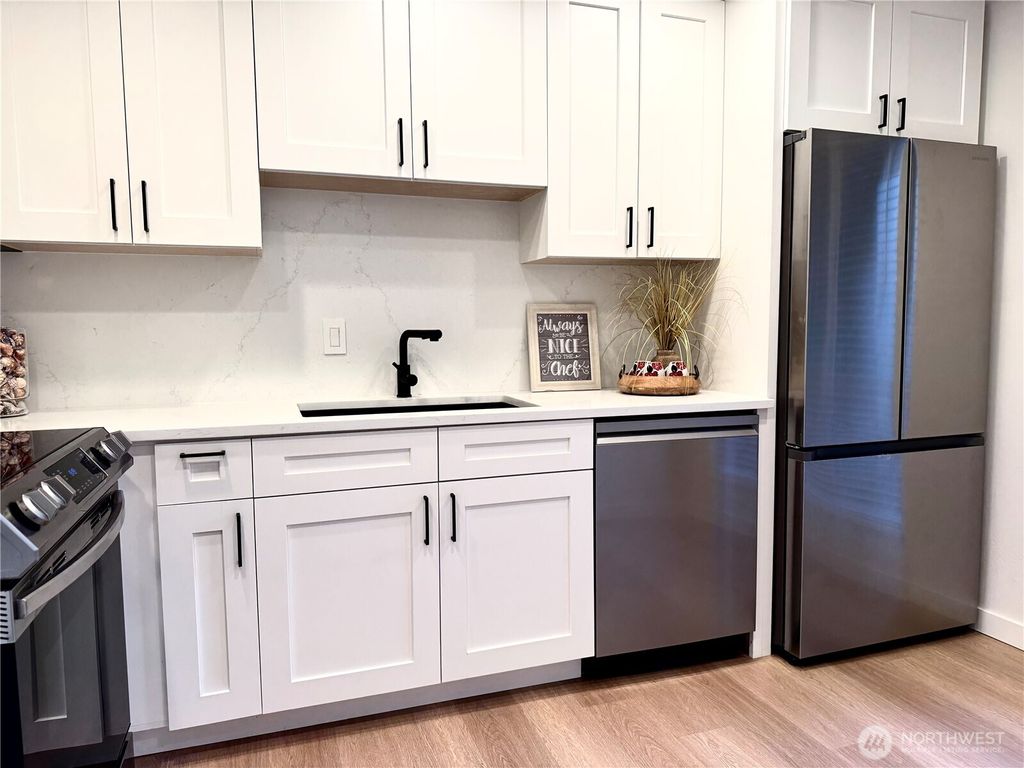 Photo of 10221 NE 16th Street #H5, Bellevue, WA 98004 (MLS # 2404512)