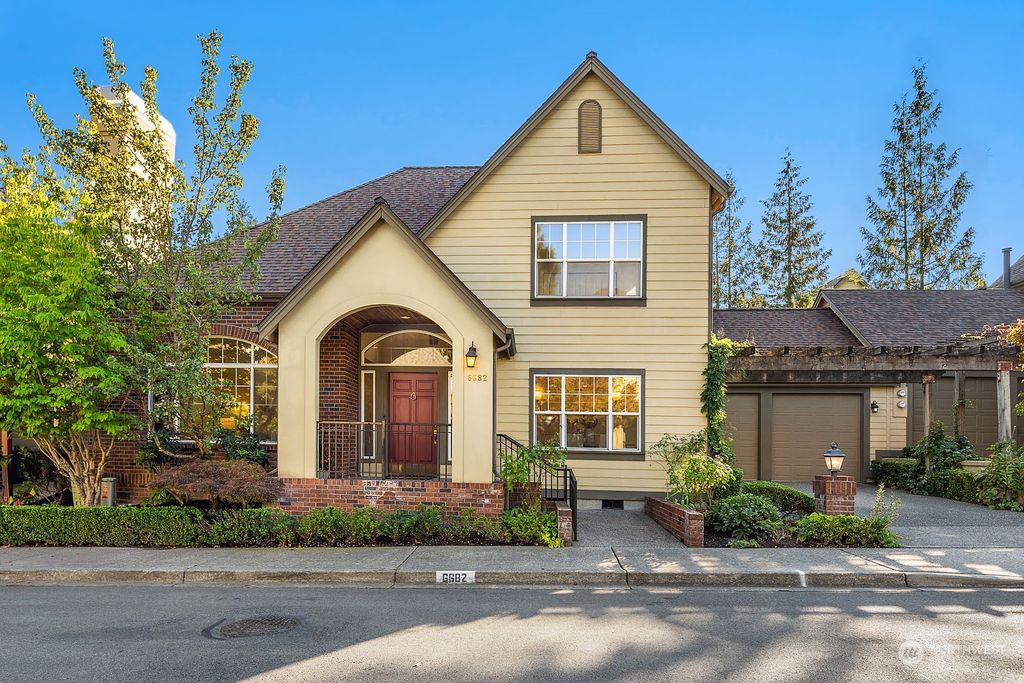 Photo of 6682 127th Place SE, Bellevue, WA 98006 (MLS # 2163856)