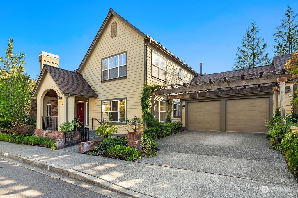 Photo of 6682 127th Place SE, Bellevue, WA 98006 (MLS # 2163856)